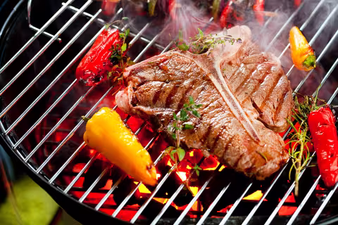 Grill mit Paprika und Steak